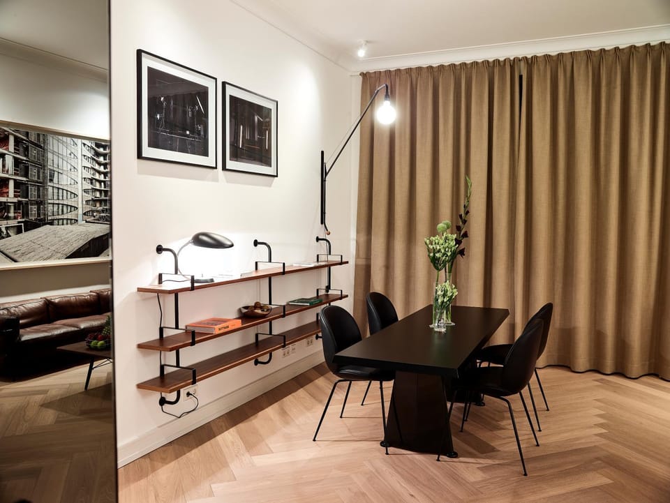 Seating area, Bedroom