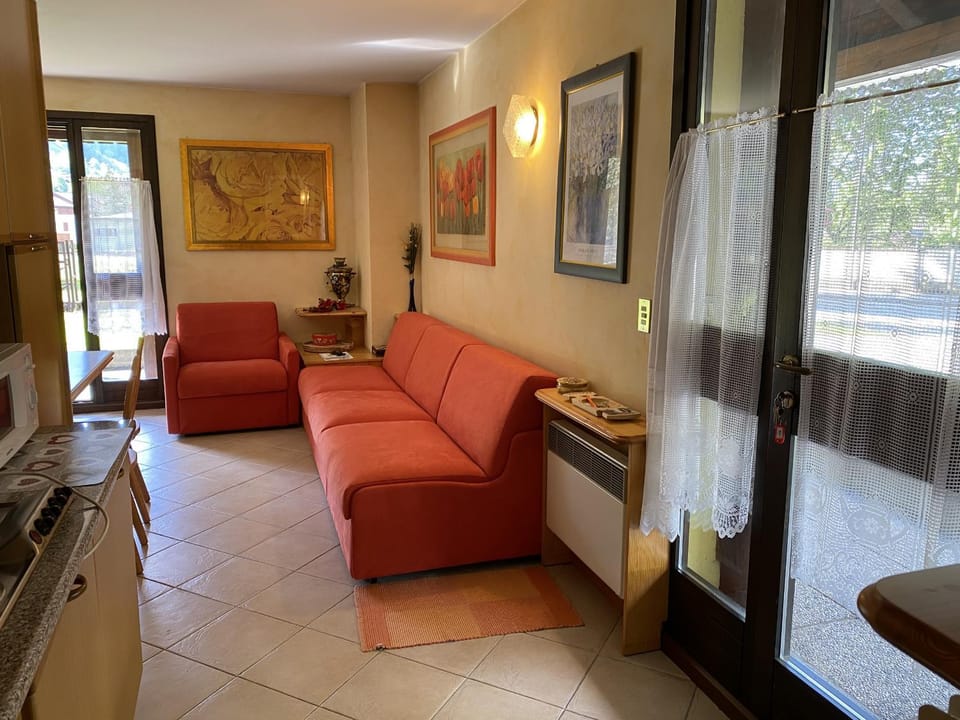 Communal lounge/ TV room, Living room