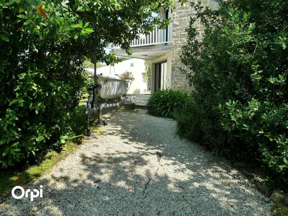 Property building, Spring, Day, Garden