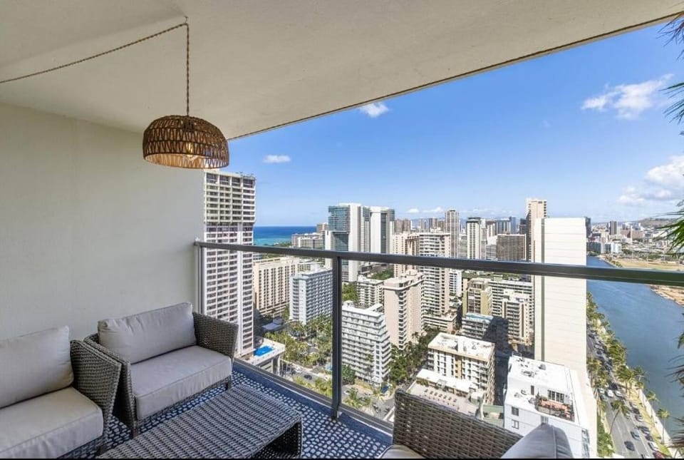 Island Colony Ocean View Studio Apartment in Honolulu