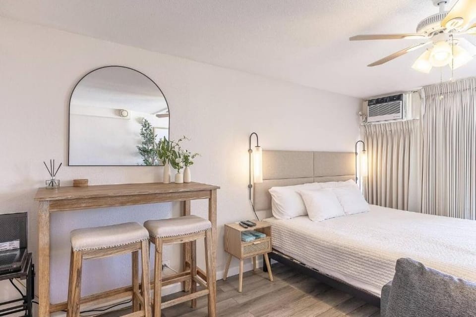 Island Colony Ocean View Studio Apartment in Honolulu