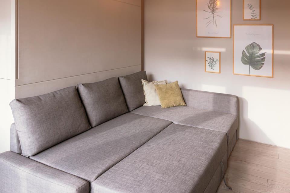Bed, Living room