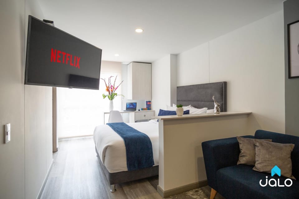 Bed, TV and multimedia, Bedroom