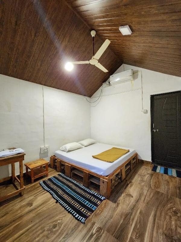 Bed, Photo of the whole room