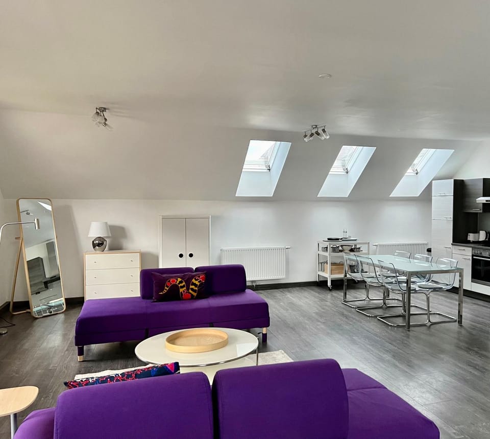 Bed, Living room
