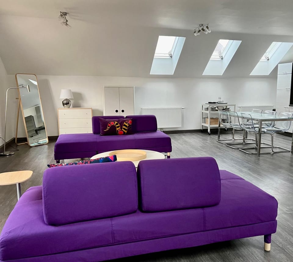 Bed, Living room