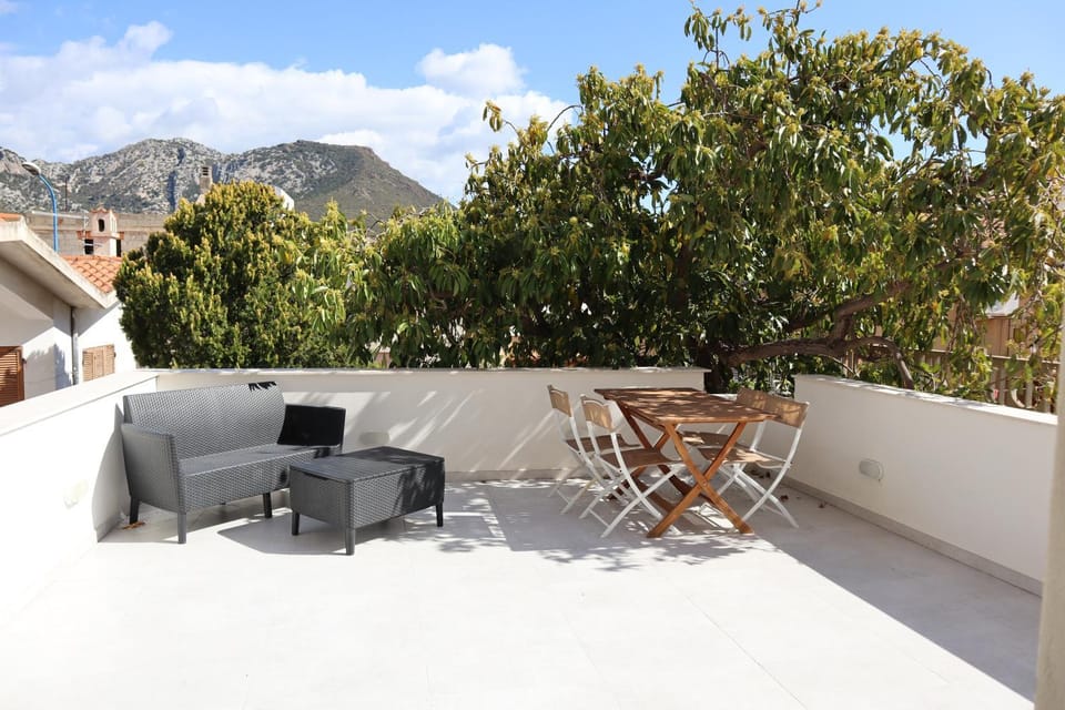 Balcony/Terrace, Mountain view