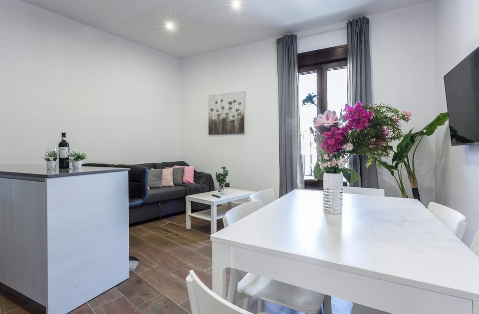 TV and multimedia, Living room, City view