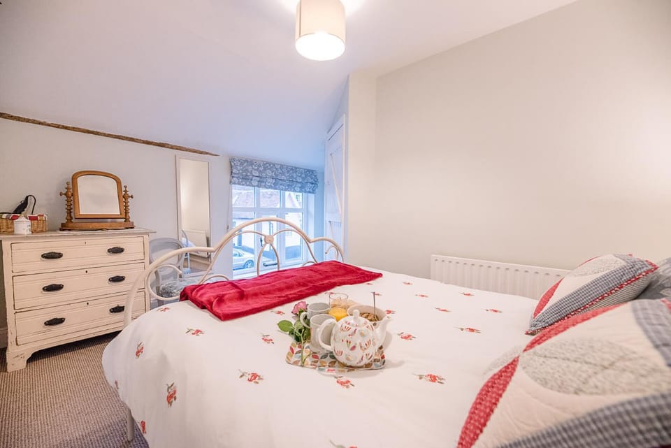 2 Riverside Cottages, Yoxford House in Suffolk Coastal District
