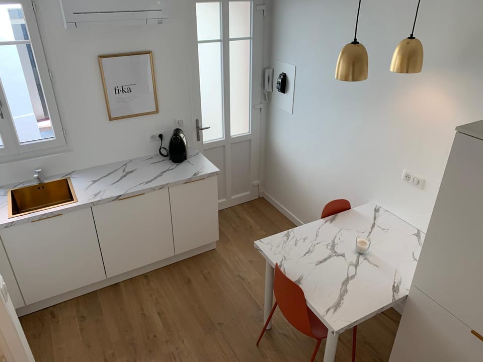 Dining area, kitchen