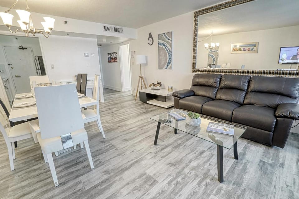 Living room, Photo of the whole room, Dining area