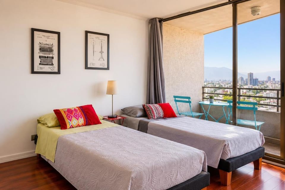 Amazing View Providencia Costanera Center Parking incl Apartment in Providencia