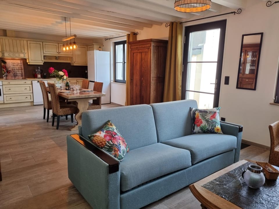 Kitchen or kitchenette, Living room, Dining area