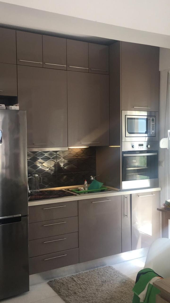 Kitchen or kitchenette, dishwasher, minibar, stove