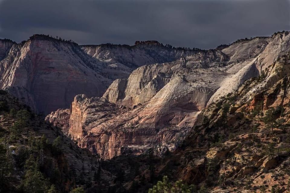 Free Spirit, Walking distance to East Zion trails House in Zion National Park