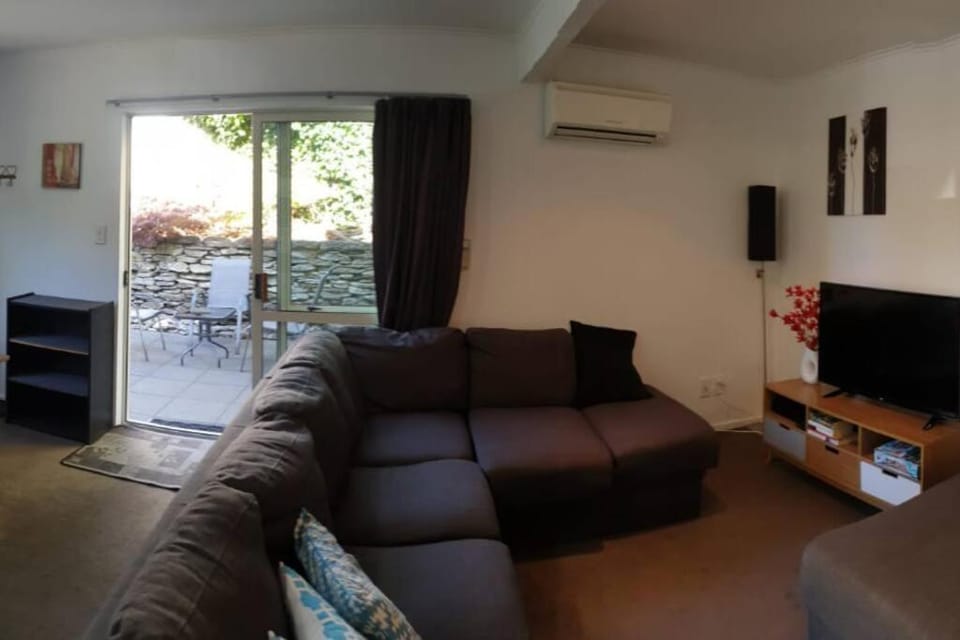 Central cozy house - 10 min walk to town House in Queenstown