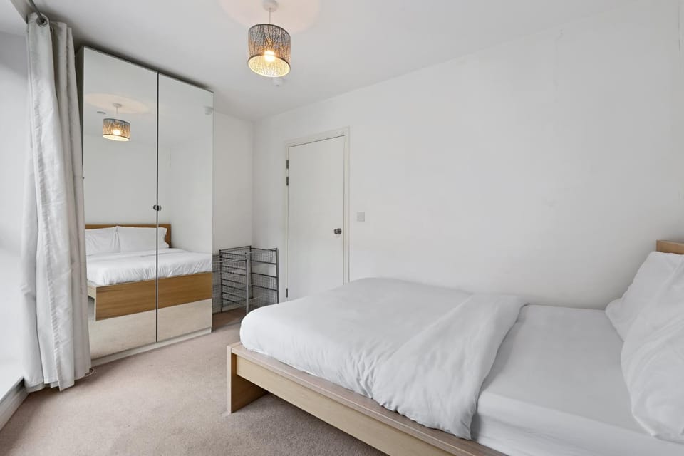 Bed, Photo of the whole room, Bedroom, wardrobe