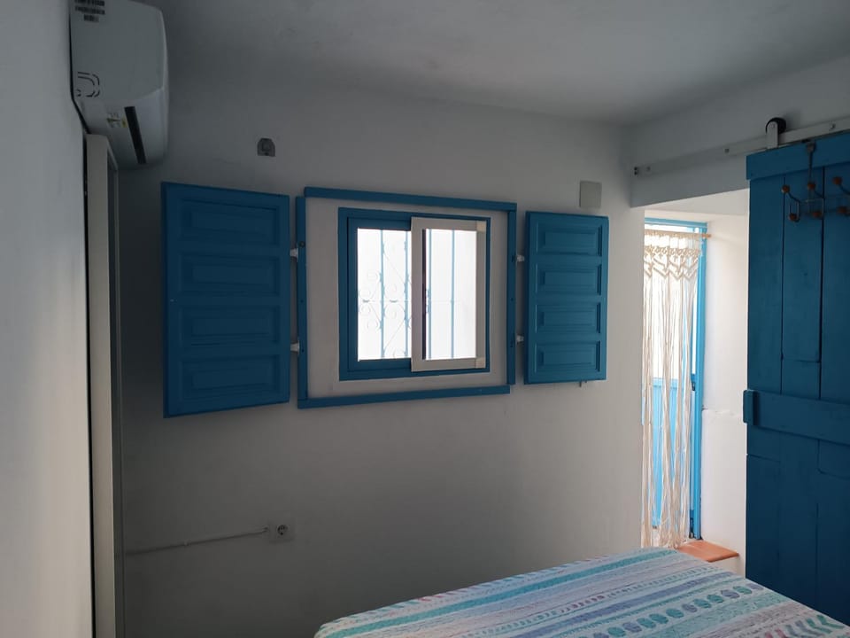 Bed, Bedroom, air conditioner