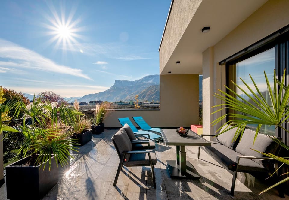 Balcony/Terrace, Mountain view