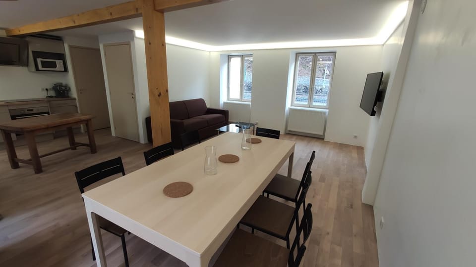 maison face à la dordogne avec terrasse Apartment in Auvergne-Rhône-Alpes