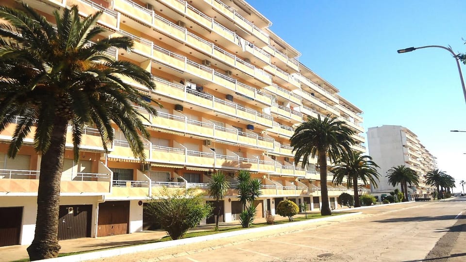 Property building, Facade/entrance, Off site