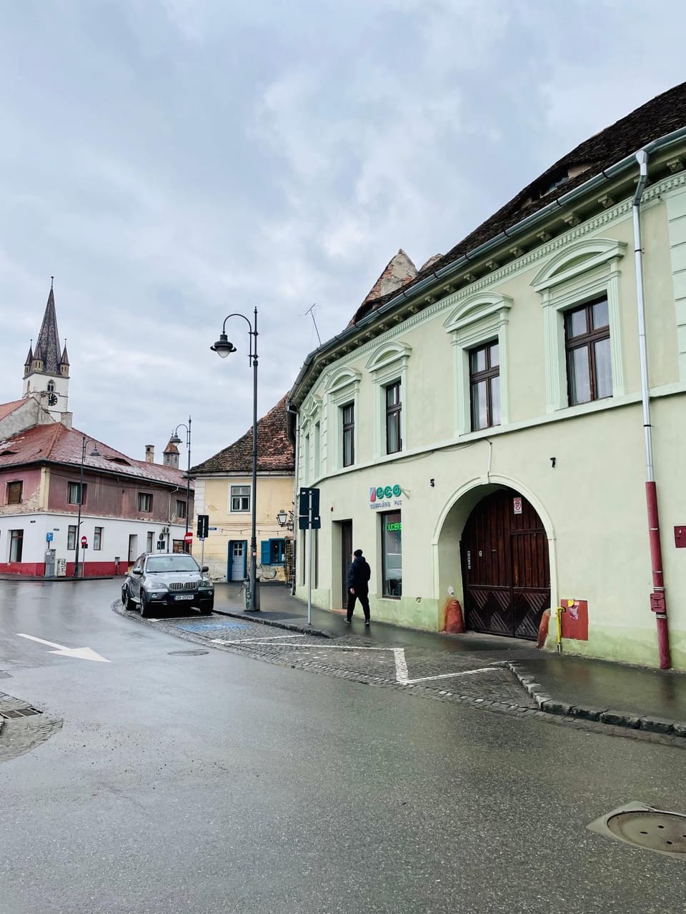 Property building, Nearby landmark, Neighbourhood