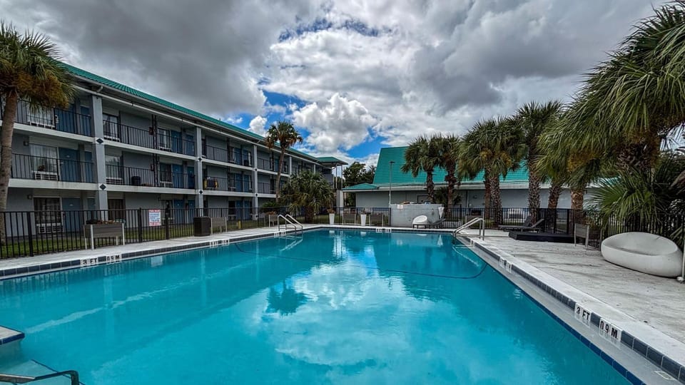 Pool view, Swimming pool