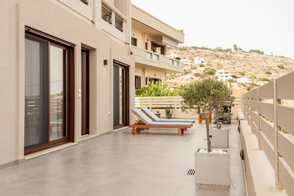 Neighbourhood, Balcony/Terrace, City view