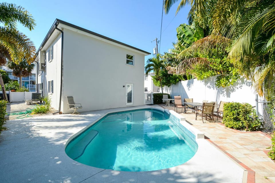 Canal 313 - Right in Siesta Key Village! House in Siesta Beach