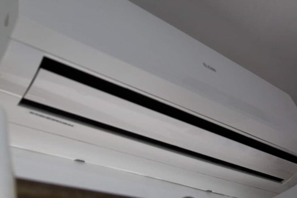 Bedroom, air conditioner