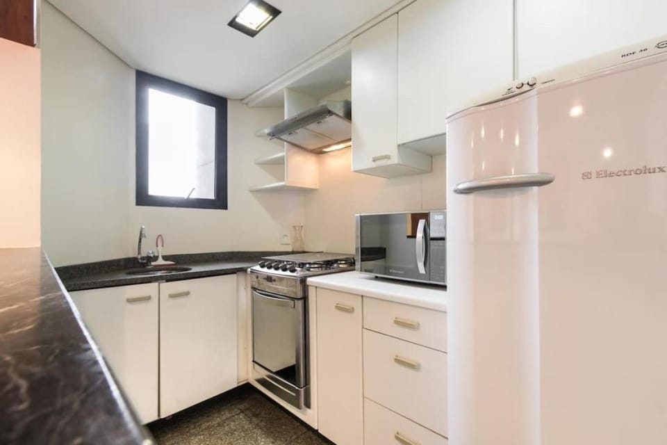 Kitchen or kitchenette, Dining area, Communal kitchen, microwave, oven, stove, toaster