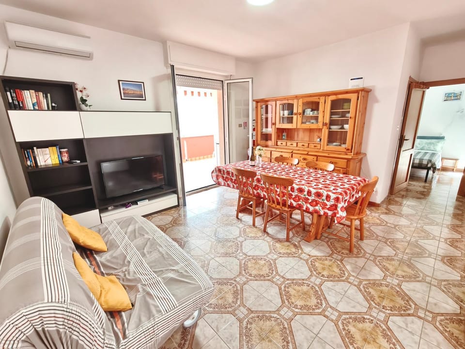 Communal lounge/ TV room, Lounge or bar