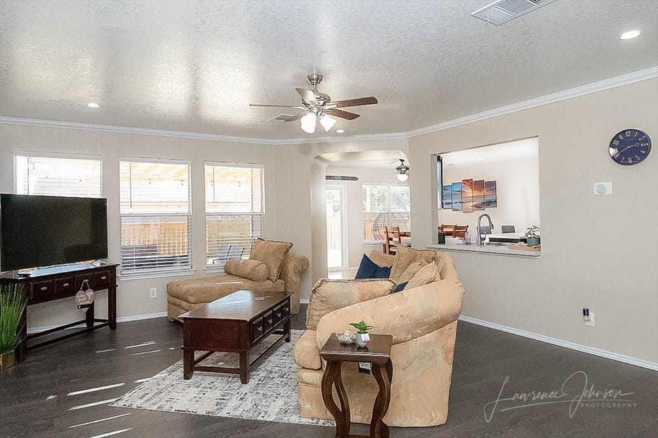 Communal lounge/ TV room, TV and multimedia, Living room, Seating area