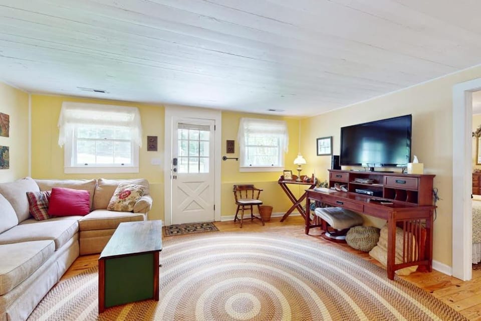 Dreamy Farmhouse House in Mills River