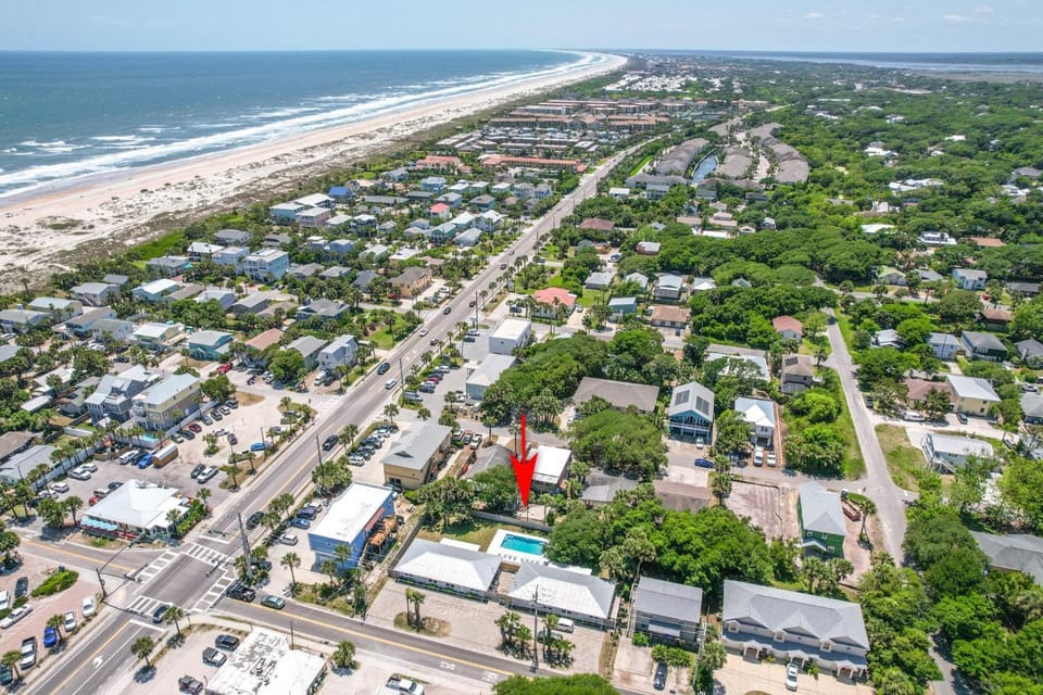 Paradise Palms - Flamingo Suite - Steps to Ocean - 10 min to Downtown! Apartment in Saint Augustine Beach