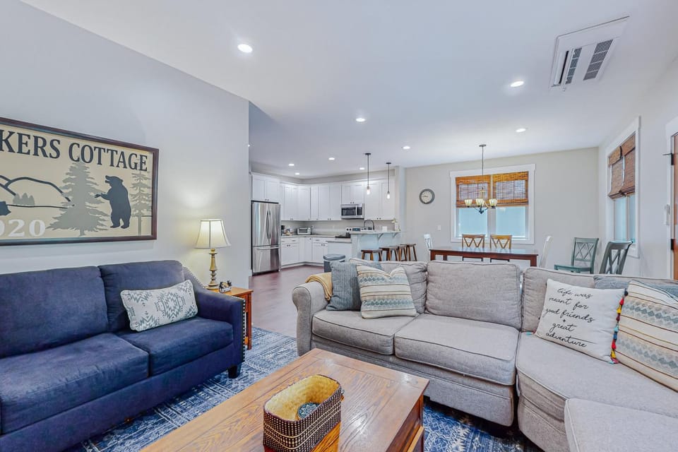 Red Rockers Cottage House in Black Mountain