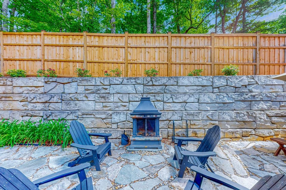 Red Rockers Cottage House in Black Mountain