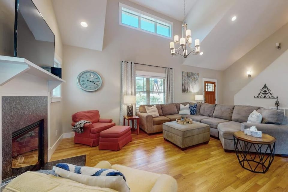 Noble Sun House in Fairview