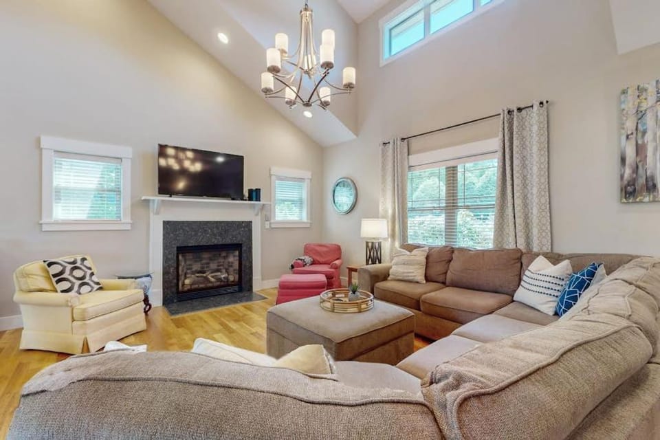Noble Sun House in Fairview