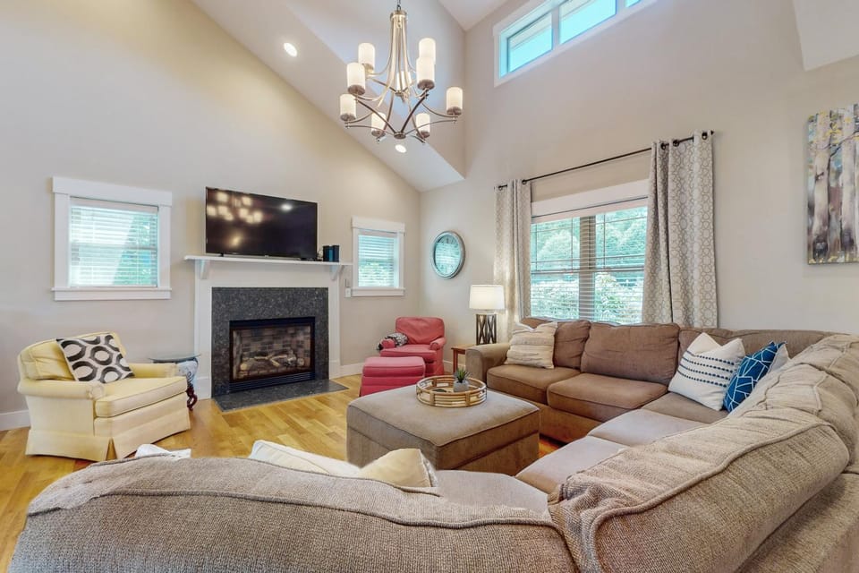 Noble Sun House in Fairview