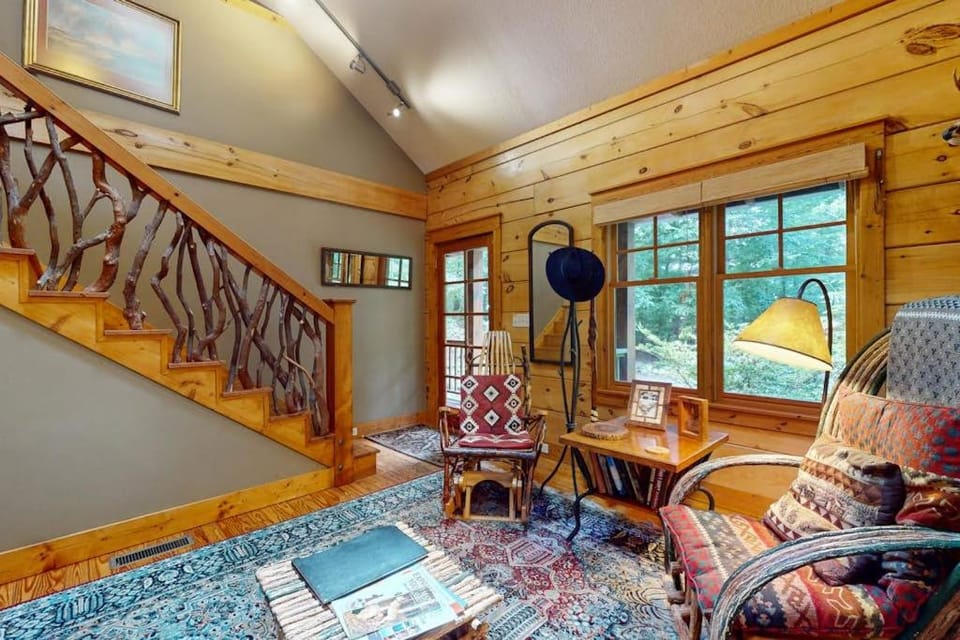 Elkhorn Cabin Cabin in Asheville