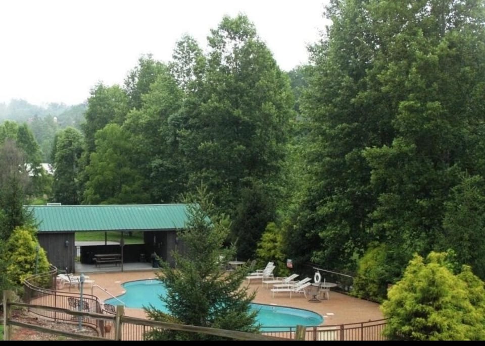 Massage, Swimming pool
