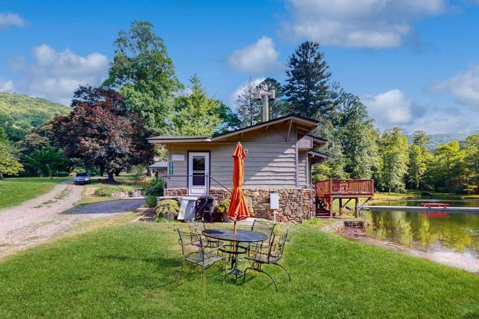 Bull Creek Peaceful Escape House in Swannanoa