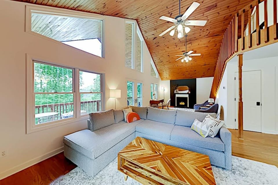 Mountain Majesty House in Buncombe County