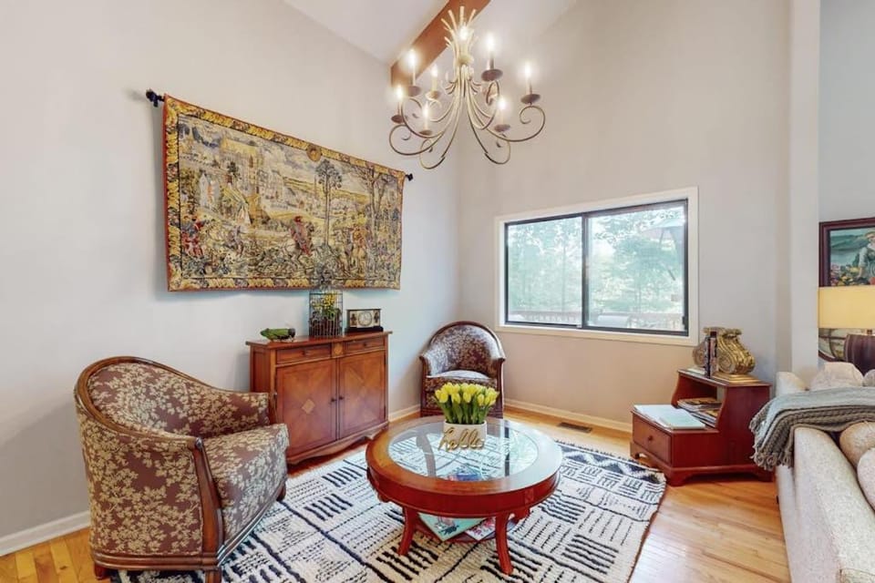Gorgeous Little River Escape House in Flat Rock
