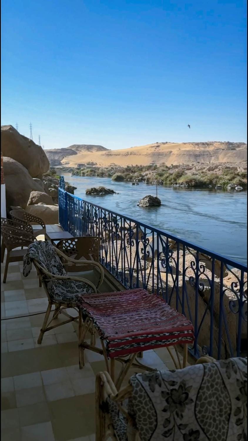 Property building, Day, Natural landscape, Balcony/Terrace, Balcony/Terrace, Lounge or bar, Spa and wellness centre/facilities, Food and drinks, Mountain view, River view