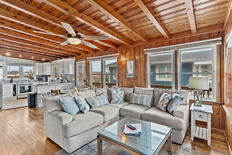 OAI15 Turtle Time House in Oak Island