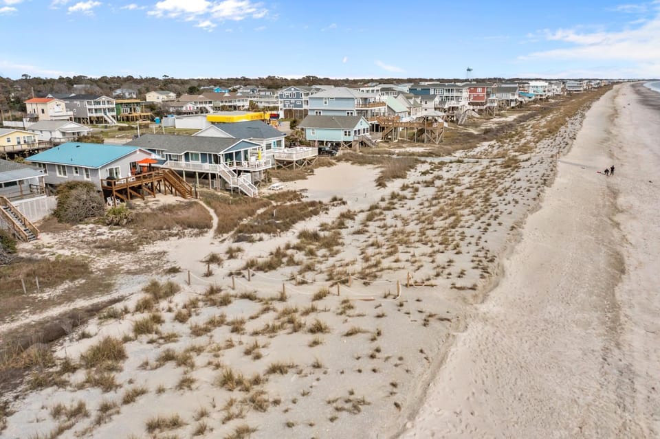 OAI15 Turtle Time House in Oak Island