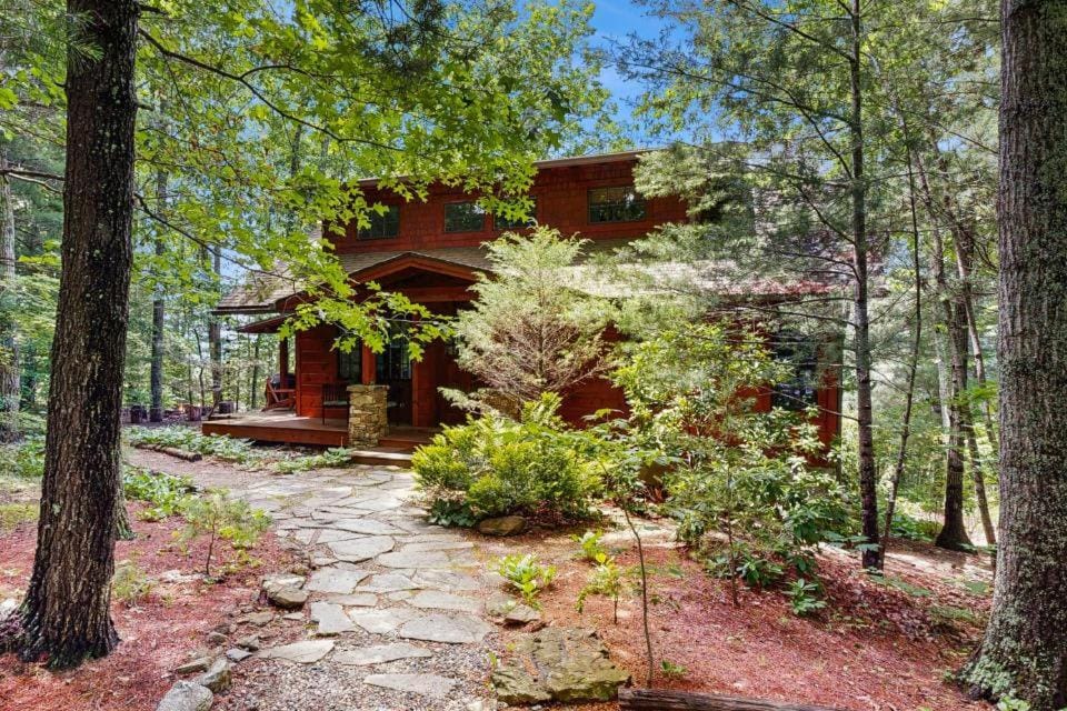 Elkhorn Cabin & Eagles Wing Lodge Cabin in Asheville