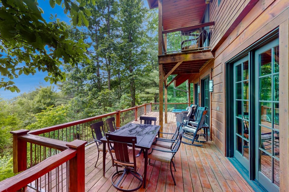 Elkhorn Cabin & Eagles Wing Lodge Cabin in Asheville